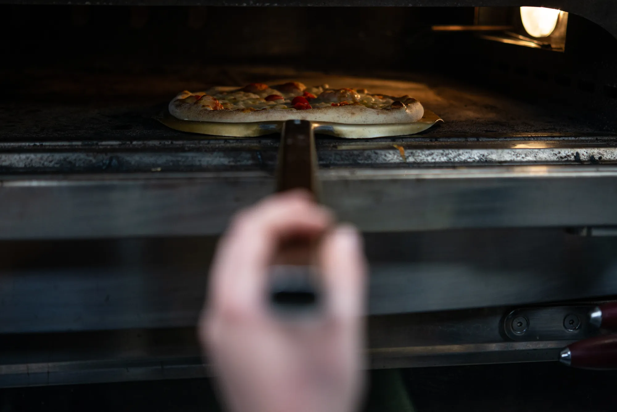 Pizza artisanale enfournée à la pelle, Pizz'à Vitto